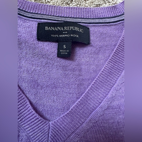 Banana Republic Merino Wool Sweater Small Purple V Neck Lightweight - Picture 2 of 5
